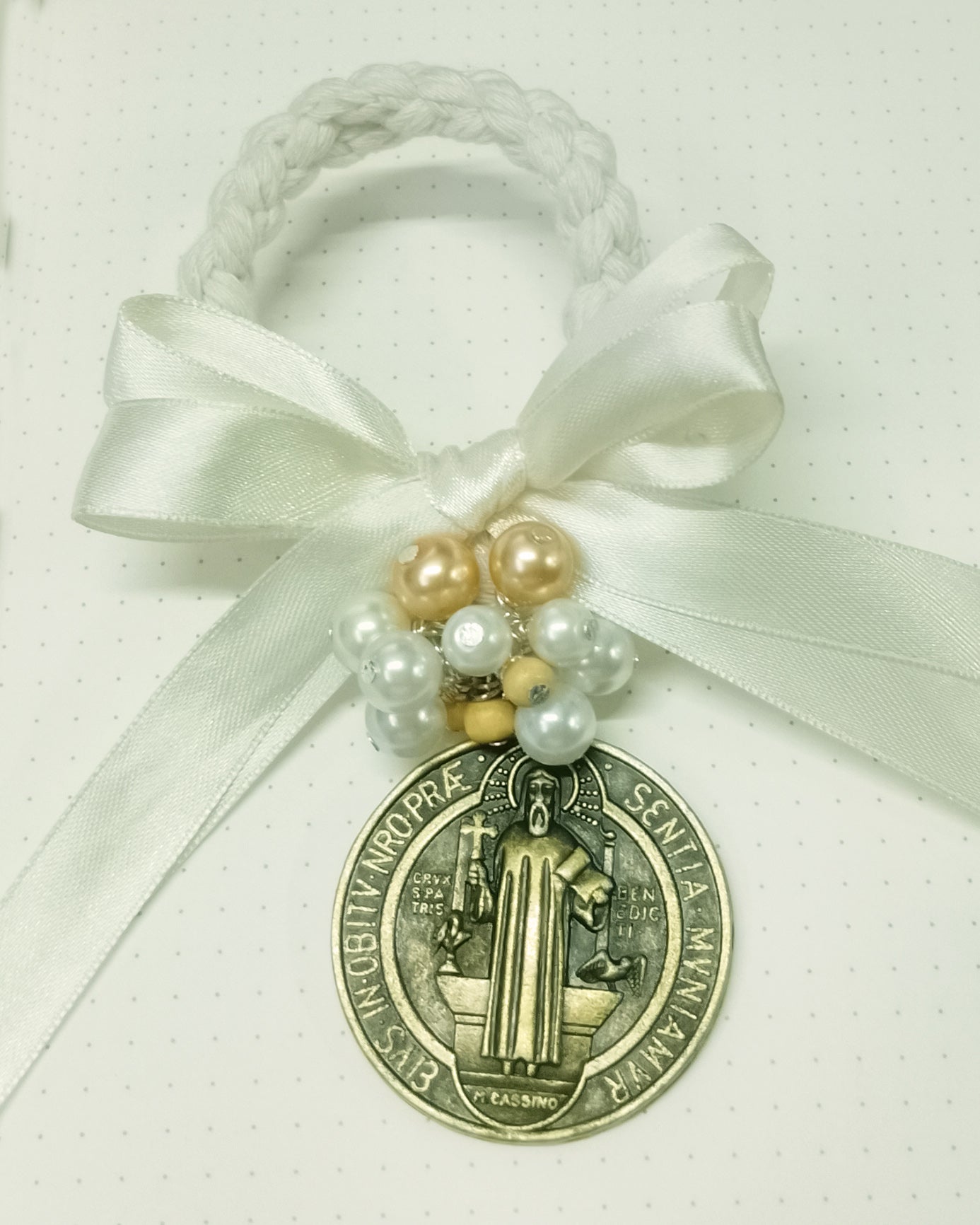 A Bendición San Benito Hilo de Algodón y Perlas Medalla Grande
