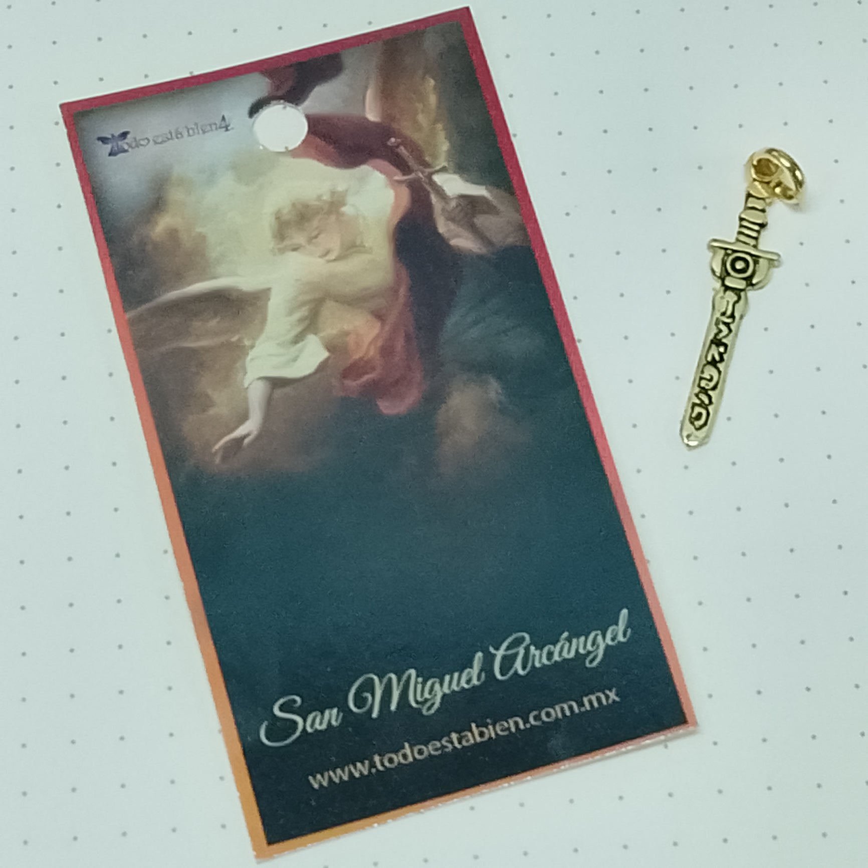Dije espada de San Miguel Arcángel corta